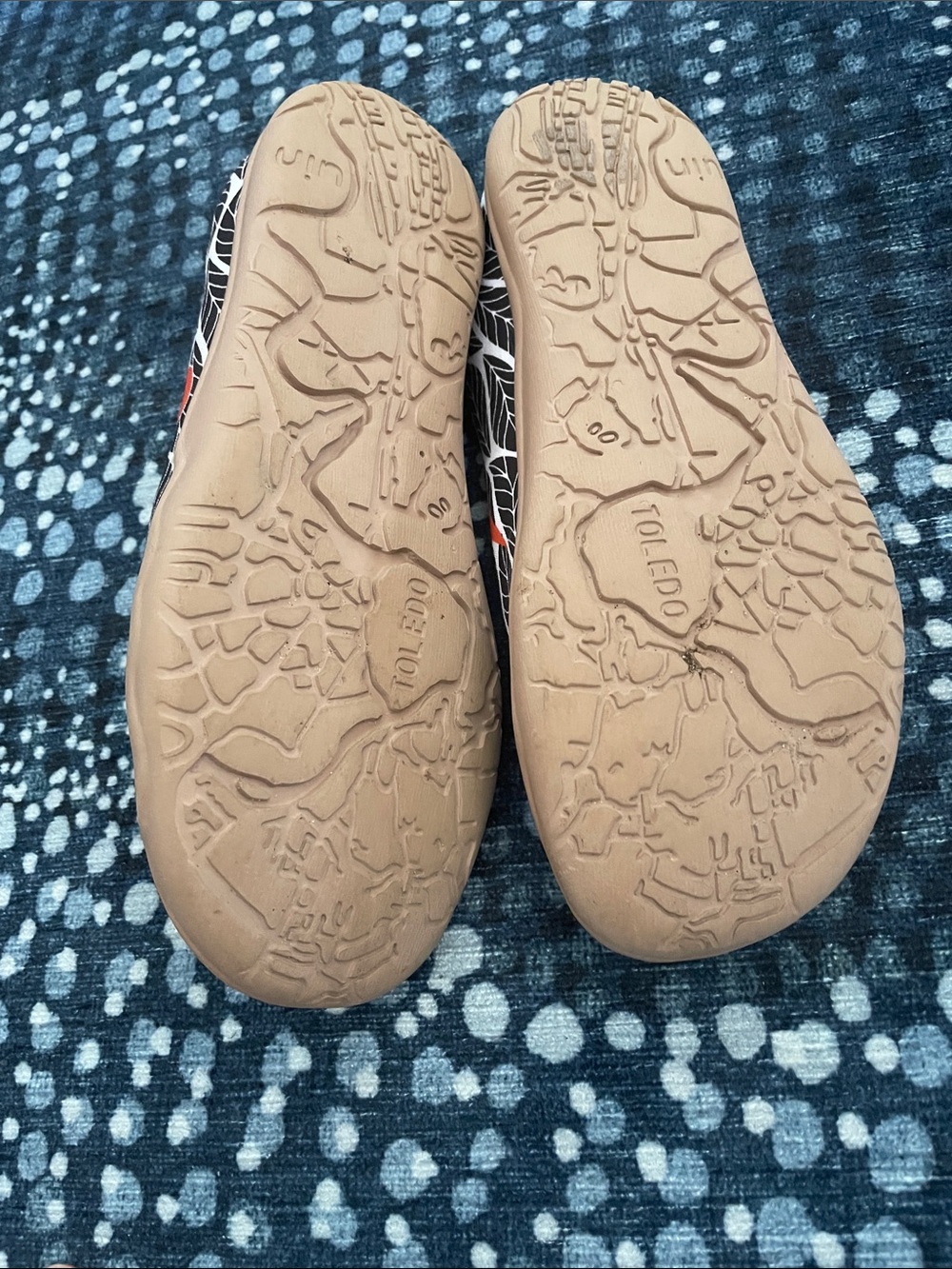 UIN mules black and white leaf pattern with orange accent - Picture 4 of 5